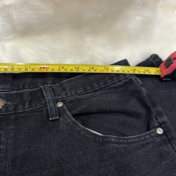 Wrangler 38 x 29 relaxed fit black used in excellent condition - Picture 5 of 12